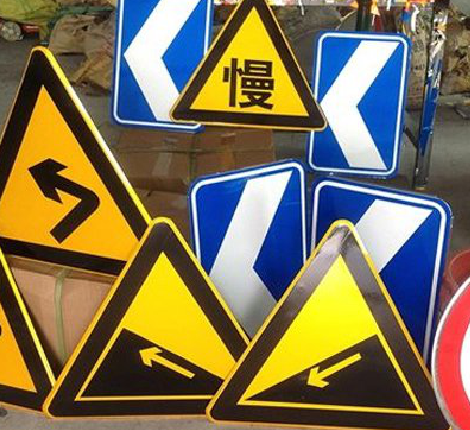 峡江标识标牌中颜色的确定是很重要的。